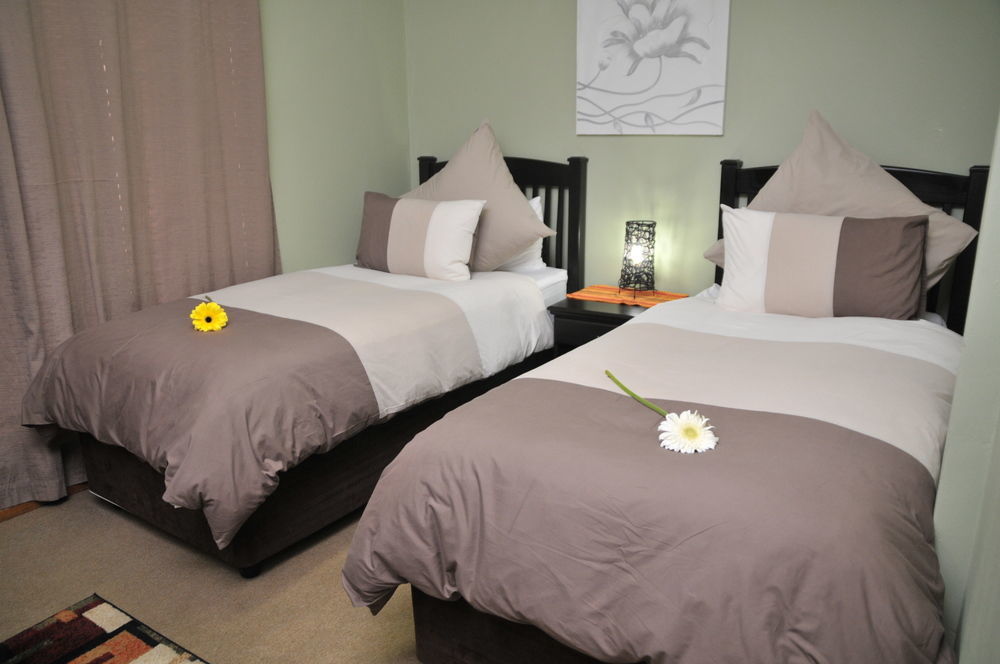 Summer Garden Guest House Бенони Екстериор снимка