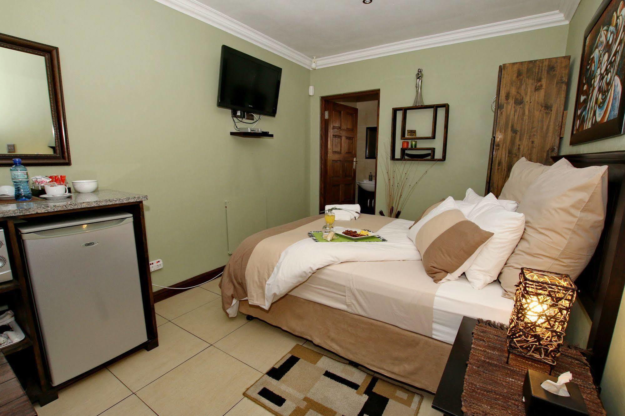 Summer Garden Guest House Бенони Екстериор снимка